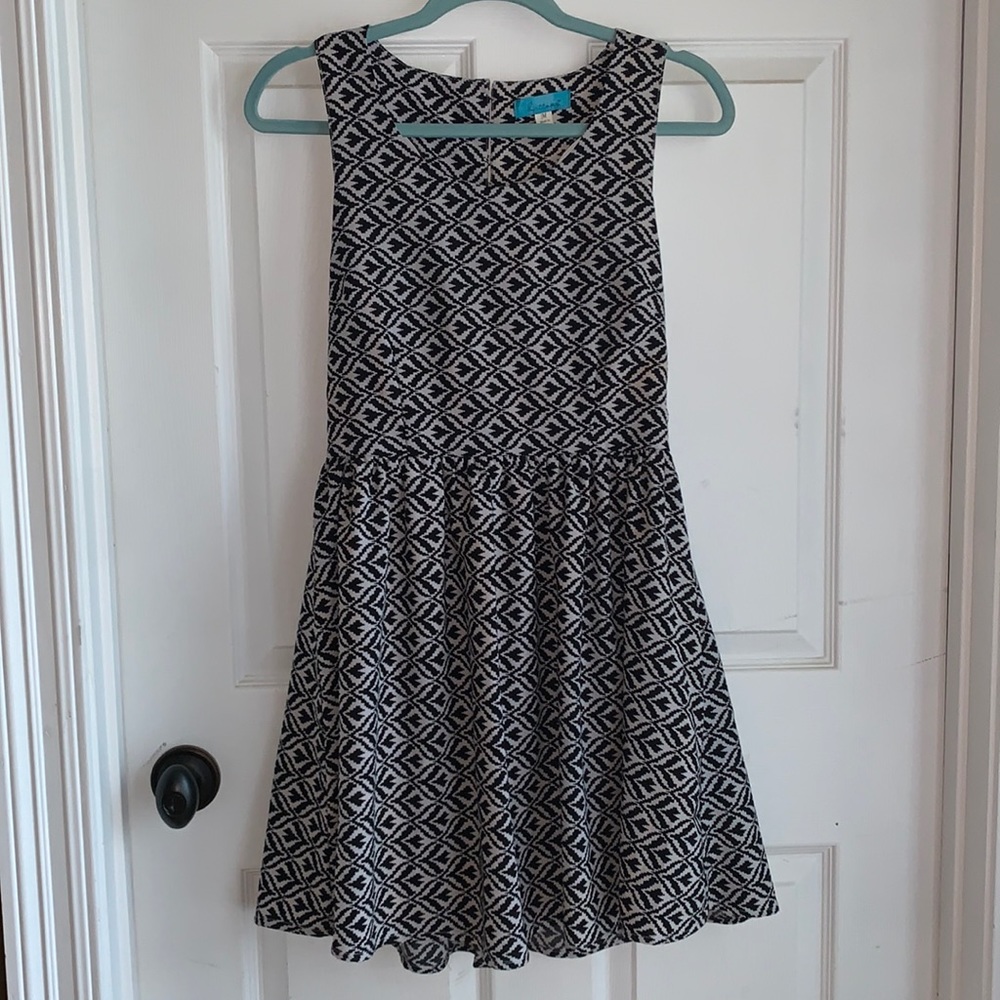 Buttons- sleeveless mini dress - black and white pattern with textured back